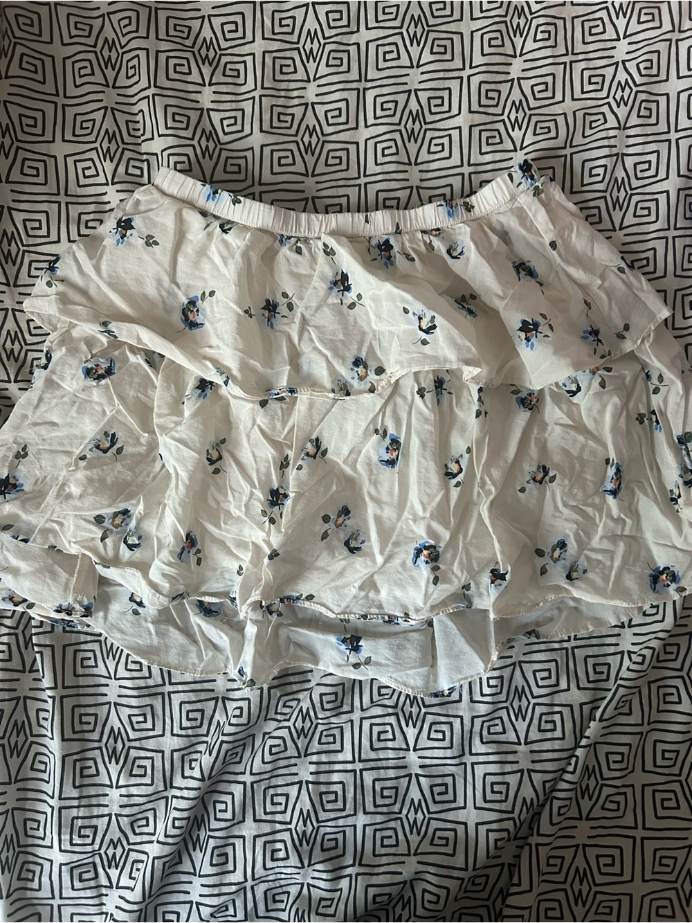 Universal Thread White Floral Ruffled Skater Skirt